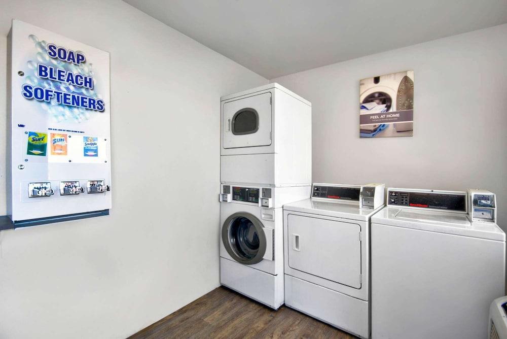 Motel 6 Victorville Eksteriør billede