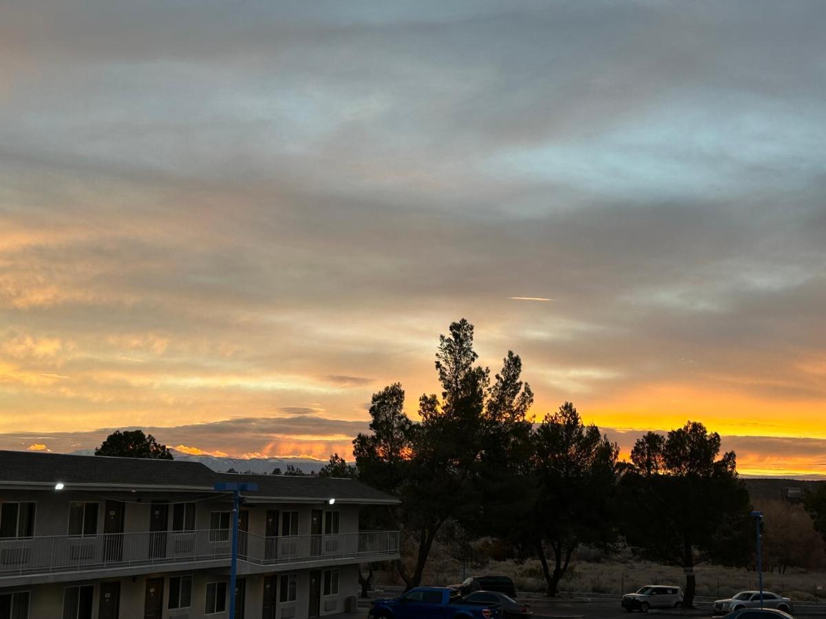 Motel 6 Victorville Eksteriør billede
