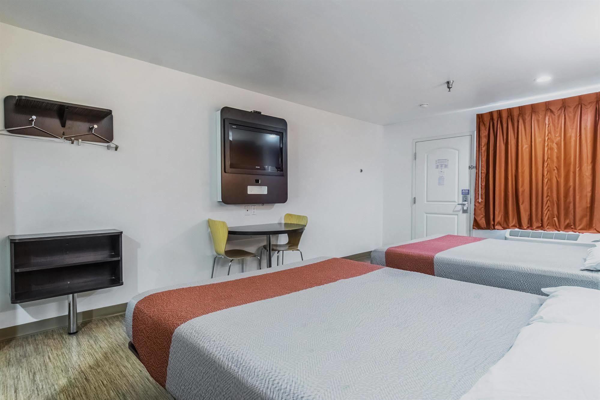 Motel 6 Victorville Eksteriør billede