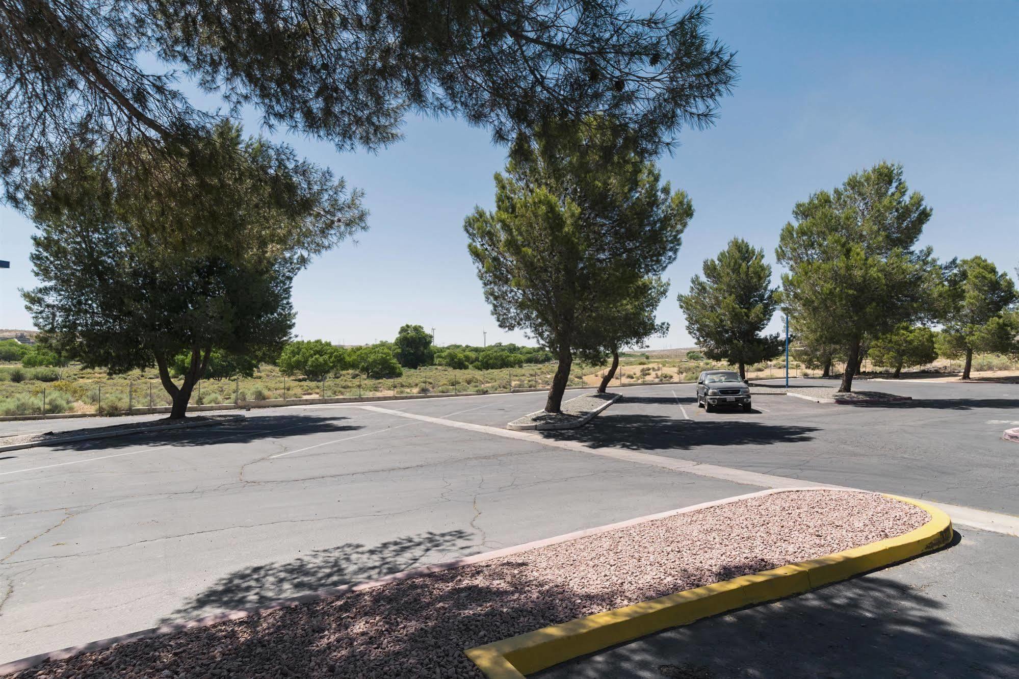 Motel 6 Victorville Eksteriør billede